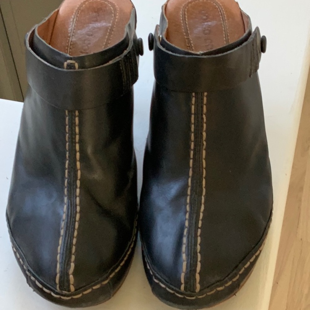 Spanish leather clog slide